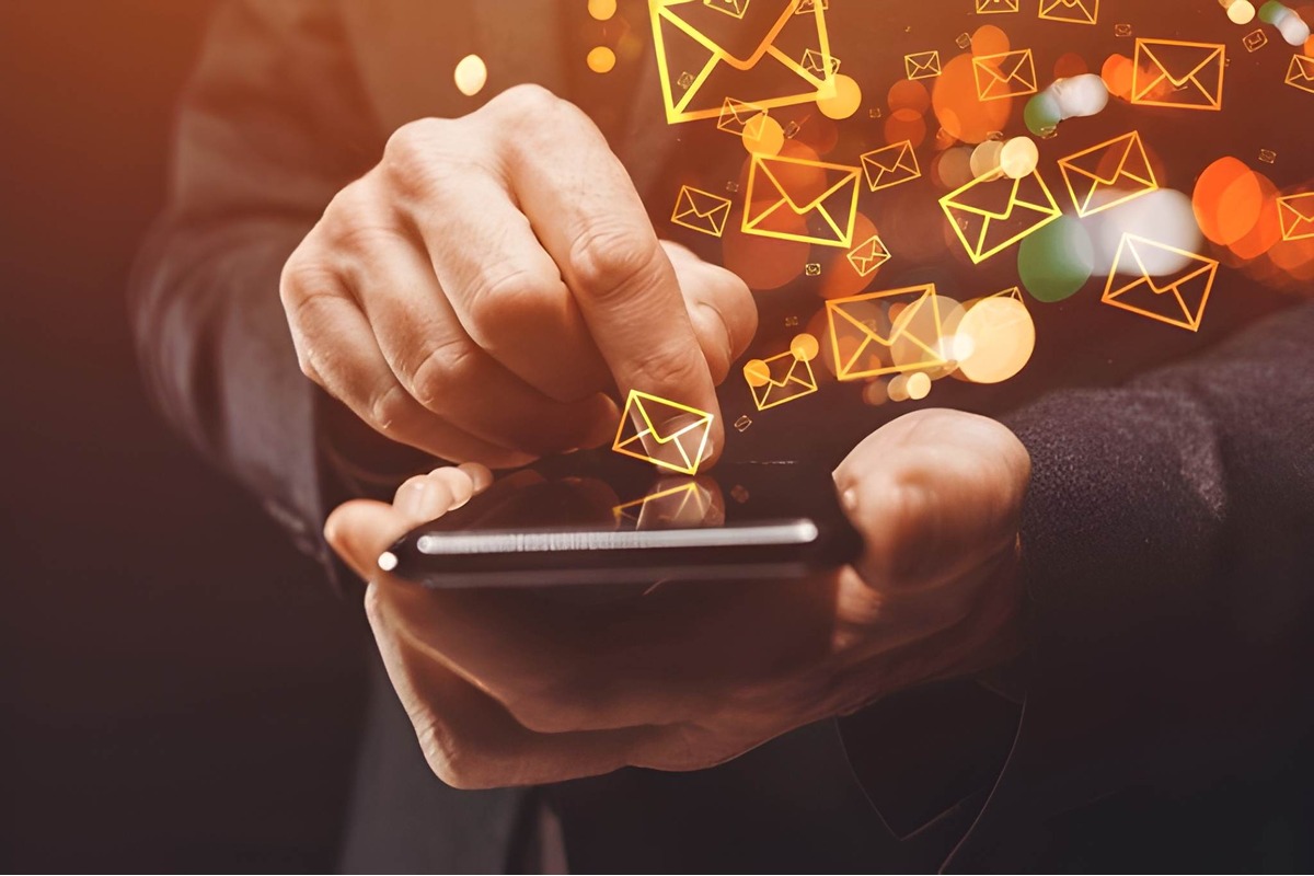 How Businesses in UAE Use SMS 